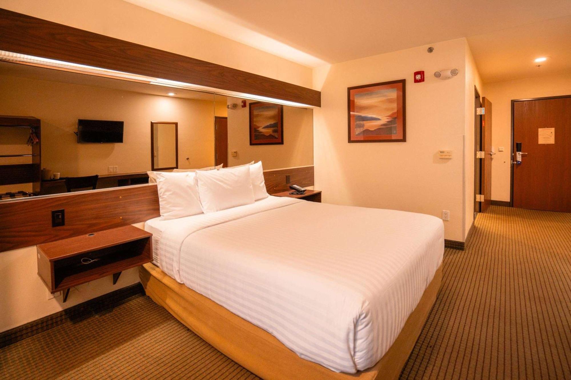 Microtel Inn And Suites By Wyndham Ciudad Juarez, Us Consulate Exterior photo